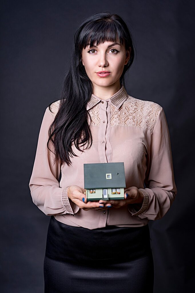 g80c11b314a9c46d7e7635b6a6478a8cacdc9c8250e894c9df9cae2c0a7be32f500aa21a43e56a354a4a4ecaa12efc835d4b6a540bd0c9d24db60b3d1348901b9_1280-6795378 woman, agent, realtor, business, female, home, property, real, estate, businesswoman, real estate, professional, successful, advisor, investment, financial, manager, realtor, realtor, realtor, realtor, realtor